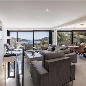 4 bedroom villa with heated pool and sea view in Vinišće, sleeps 8